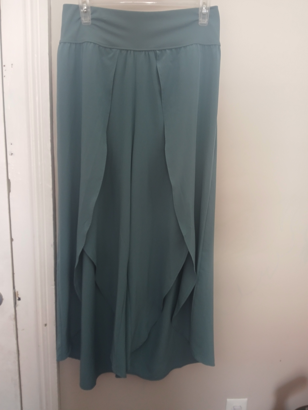 Halara Breezeful High Waisted Back Pocket Flowy Yoga Pants